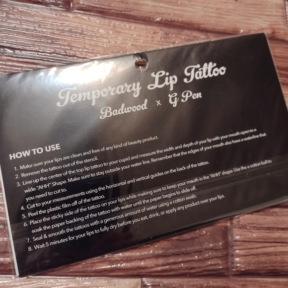 Badwood Temporary Lip Tattoos Blue and Red Roses 2 in Pack - Picture 3 of 4